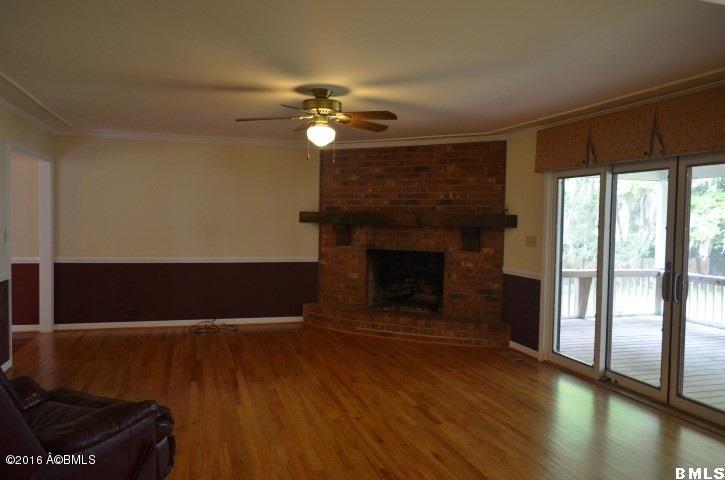 3007 Riverside Lane Beaufort, SC 29902 - Photo 23 of 45 Family Room / Fireplace