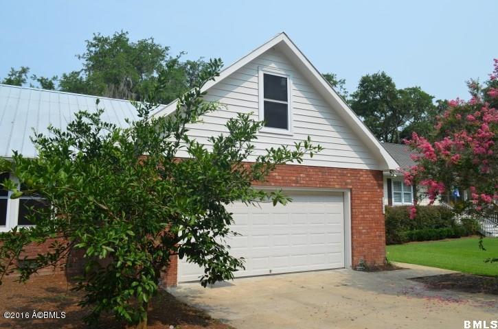 3007 Riverside Lane Beaufort, SC 29902 - Photo 10 of 45 Garage View