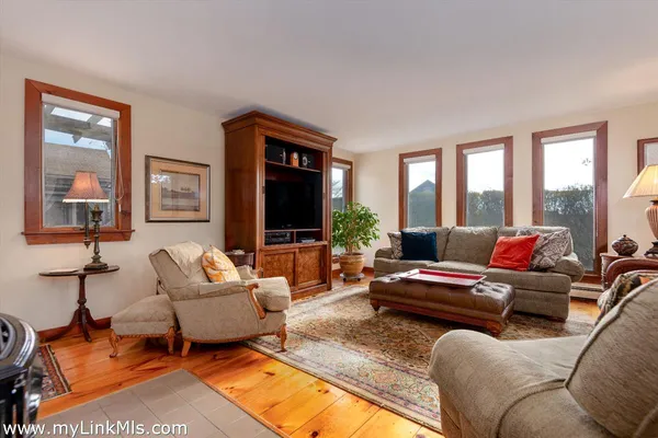 $3,250,000 | 7 Oak Hollow Lane, Nantucket, MA 02554