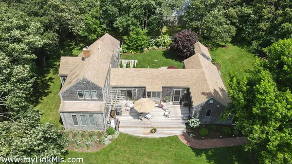 $3,250,000 | 7 Oak Hollow Lane, Nantucket, MA 02554