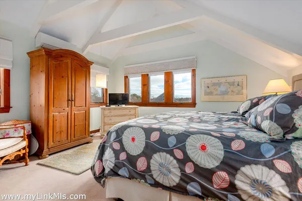 $3,250,000 | 7 Oak Hollow Lane, Nantucket, MA 02554