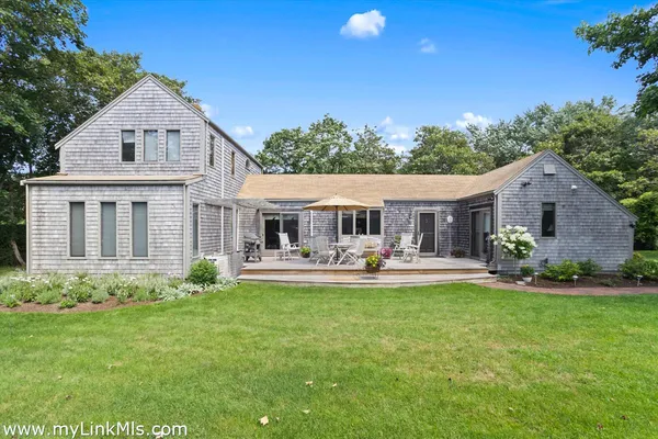 $3,250,000 | 7 Oak Hollow Lane, Nantucket, MA 02554