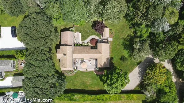 $3,250,000 | 7 Oak Hollow Lane, Nantucket, MA 02554