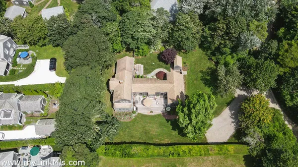 $3,250,000 | 7 Oak Hollow Lane, Nantucket, MA 02554