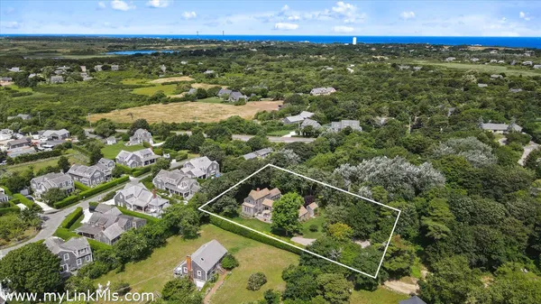 $3,250,000 | 7 Oak Hollow Lane, Nantucket, MA 02554