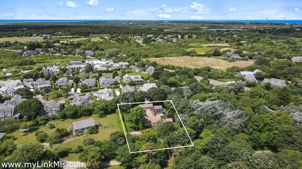 $3,250,000 | 7 Oak Hollow Lane, Nantucket, MA 02554