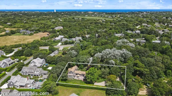 $3,250,000 | 7 Oak Hollow Lane, Nantucket, MA 02554