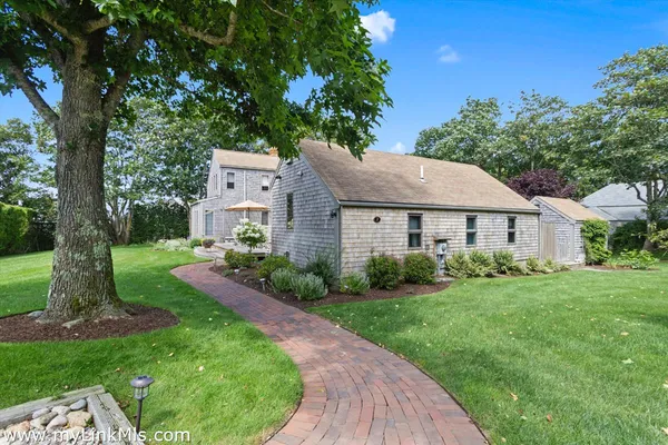 $3,250,000 | 7 Oak Hollow Lane, Nantucket, MA 02554