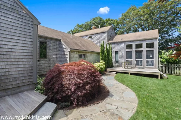 $3,250,000 | 7 Oak Hollow Lane, Nantucket, MA 02554