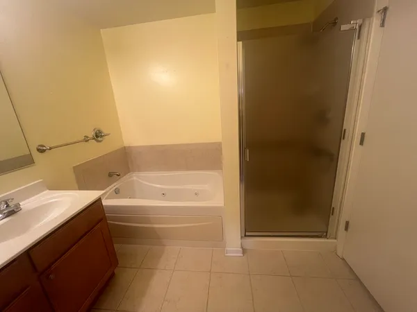 $2,500 | 511 Prestwick Lane, Unit 406, Wheeling, IL 60090