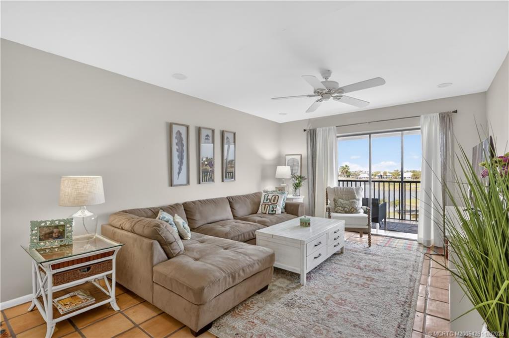 40 Northeast Plantation Road, Unit 403 Stuart, FL 34996 - Photo 3 of 30 Open and bright