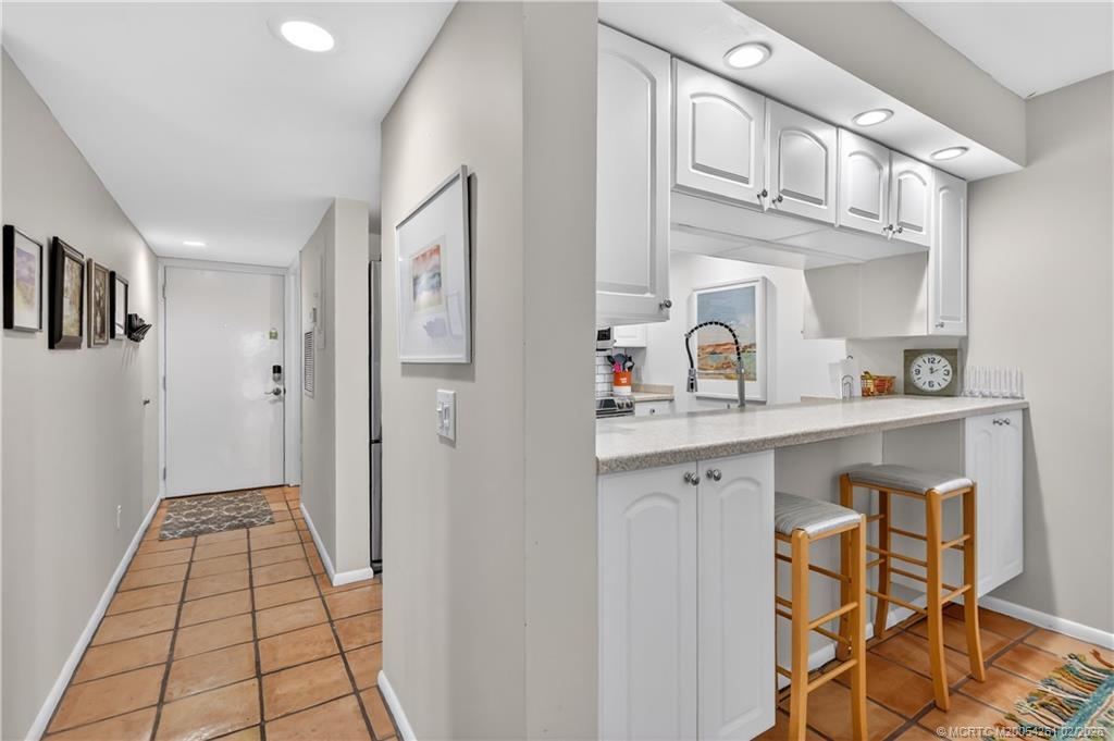 40 Northeast Plantation Road, Unit 403 Stuart, FL 34996 - Photo 7 of 30 Cozy snack bar