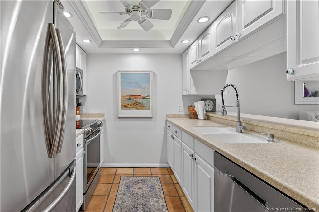 40 Northeast Plantation Road, Unit 403 Stuart, FL 34996 - Photo 8 of 30 SS appliances & Corian countertops