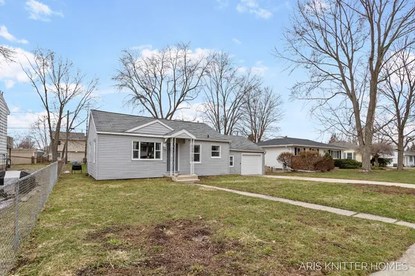 $235,000 | 515 Ferndale Avenue Northwest, Walker, MI 49534