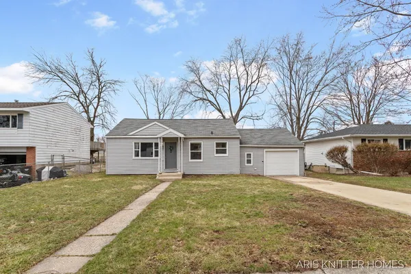 $235,000 | 515 Ferndale Avenue Northwest, Walker, MI 49534