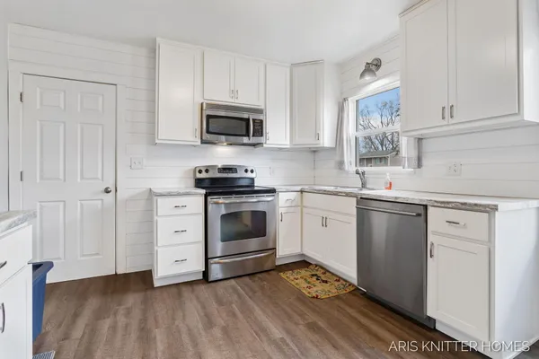 $235,000 | 515 Ferndale Avenue Northwest, Walker, MI 49534