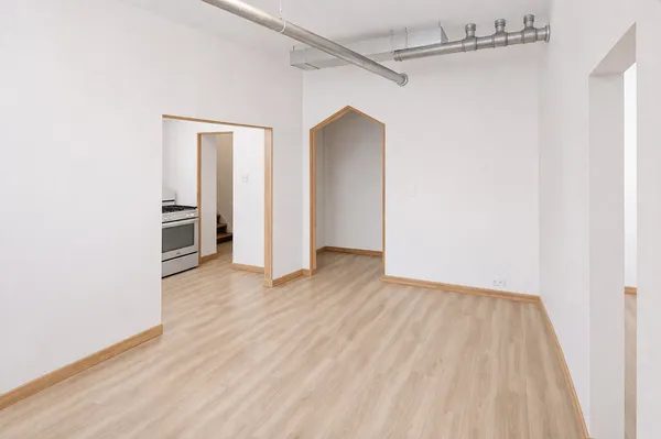 $900 | 1934 East 74th Street, Unit GDN, Chicago, IL 60649