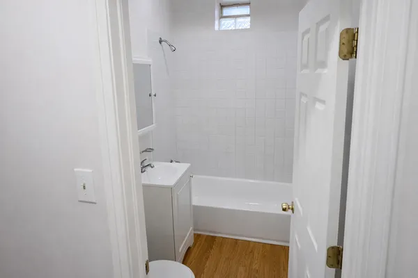 $900 | 1934 East 74th Street, Unit GDN, Chicago, IL 60649