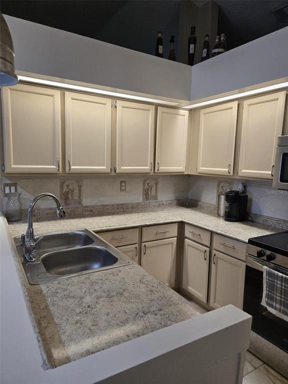 1406 Kingston Way Kissimmee, FL 34744 - Photo 9 of 24