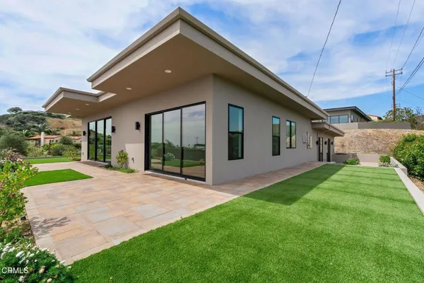 $2,145,000 | 872 Via Ondulando, Ventura, CA 93003