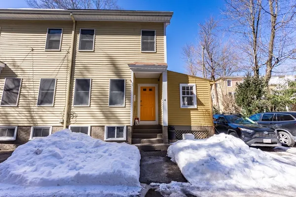 $4,000 | 4 Cogswell Place, Cambridge, MA 02140