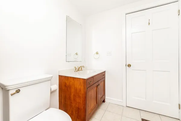 $4,000 | 4 Cogswell Place, Cambridge, MA 02140