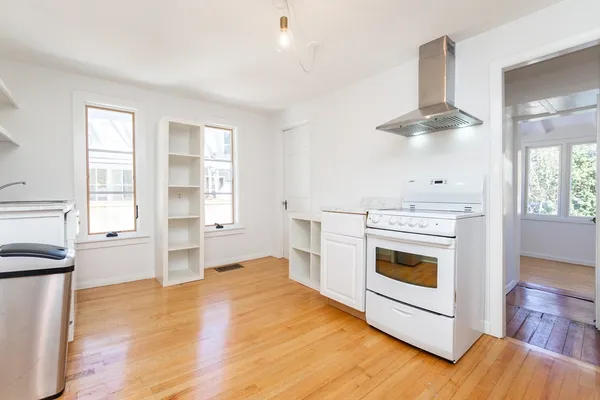 $4,000 | 4 Cogswell Place, Cambridge, MA 02140