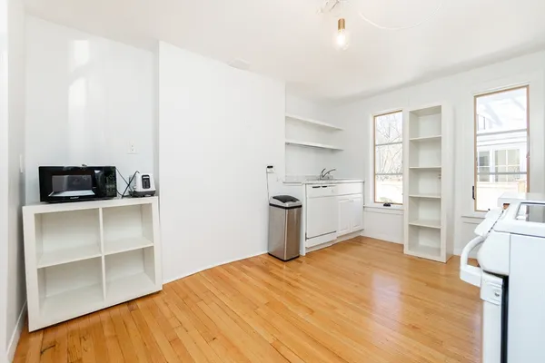 $4,000 | 4 Cogswell Place, Cambridge, MA 02140