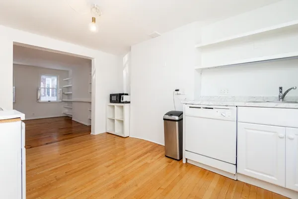 $4,000 | 4 Cogswell Place, Cambridge, MA 02140