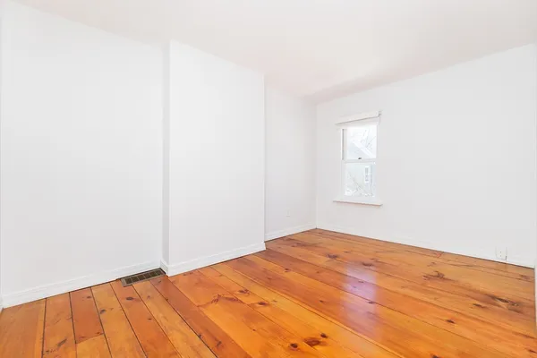 $4,000 | 4 Cogswell Place, Cambridge, MA 02140