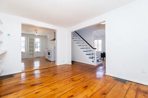 $4,000 | 4 Cogswell Place, Cambridge, MA 02140