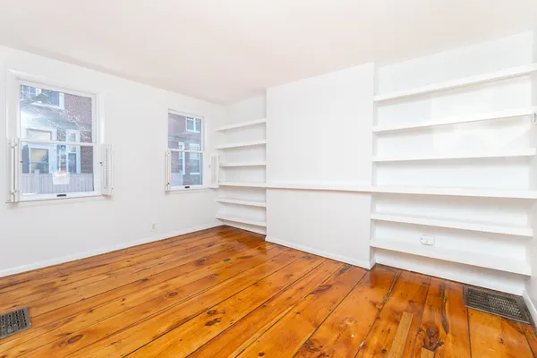 $4,000 | 4 Cogswell Place, Cambridge, MA 02140