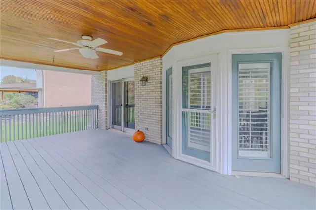 a view of a house with backyard and a tree