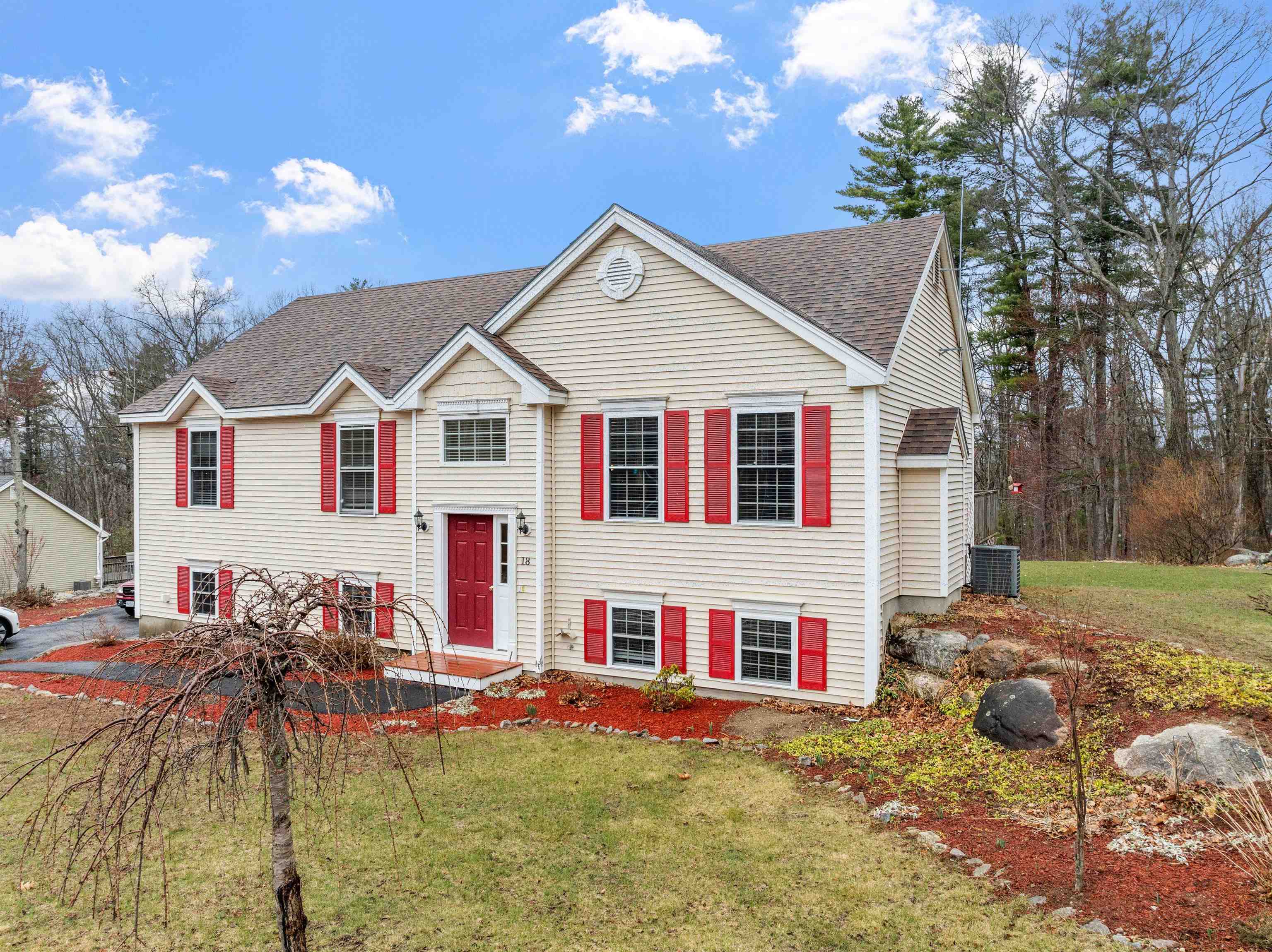 18 Morrill Road Hooksett, NH 03106 - Photo 2 of 35