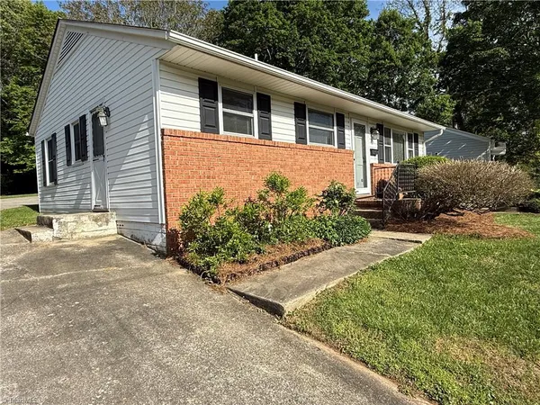 $1,395 | 651 South Sunset Drive, Winston-Salem, NC 27103