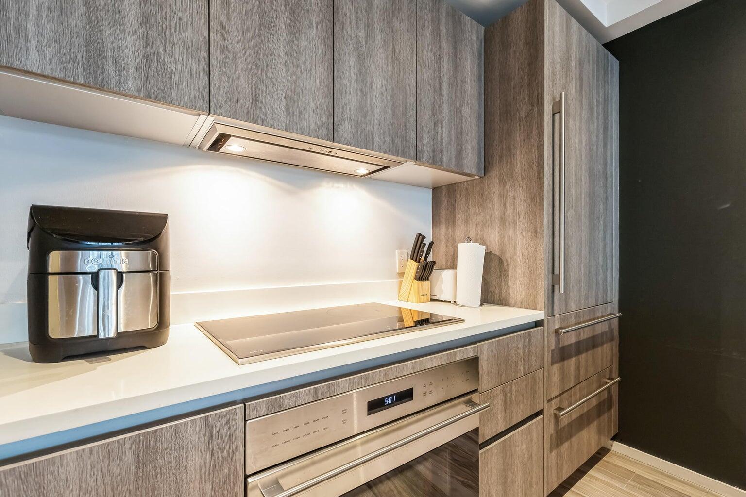 801 South Miami Avenue, Unit 3607 Miami, FL 33131 - Photo 4 of 38 a close view of sink