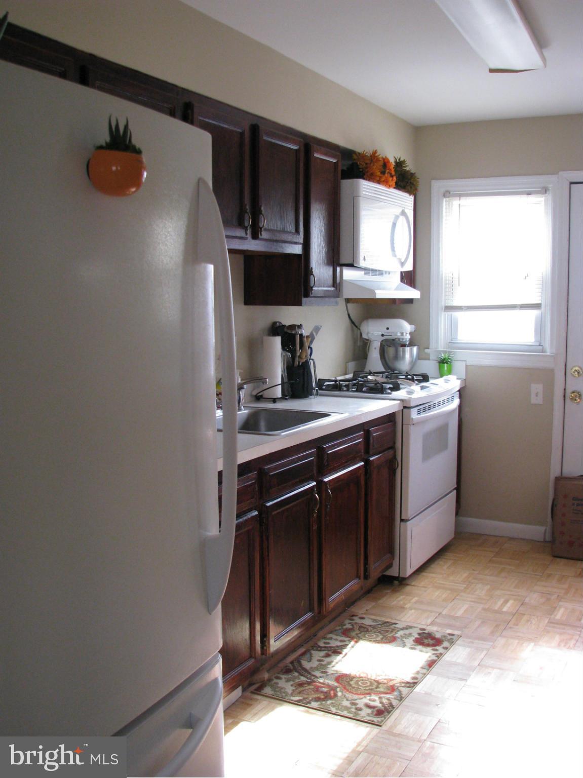 5047 West Hills Road Baltimore, MD 21229 - Photo 11 of 19 Kitchen