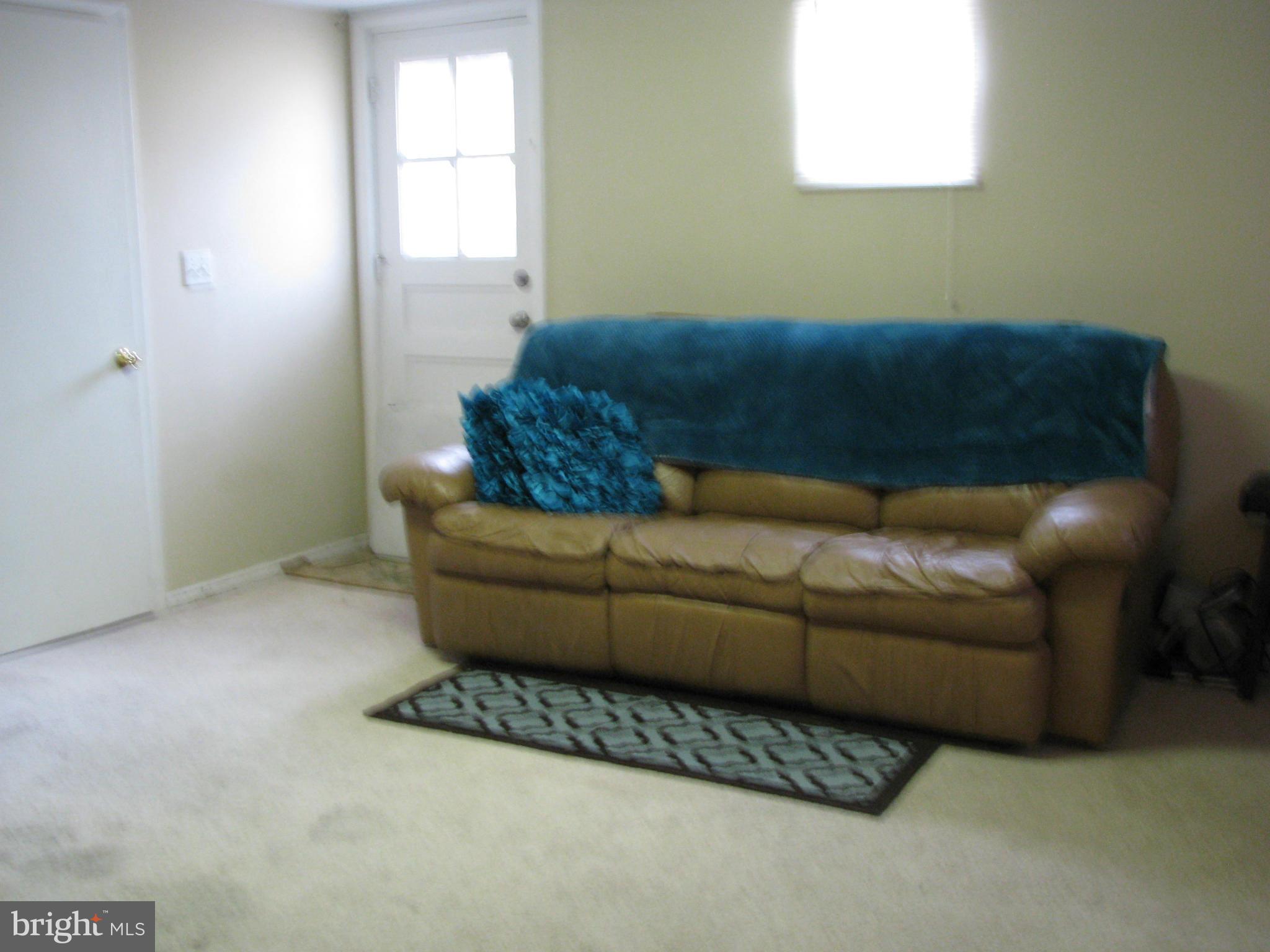 5047 West Hills Road Baltimore, MD 21229 - Photo 16 of 19 Family Room