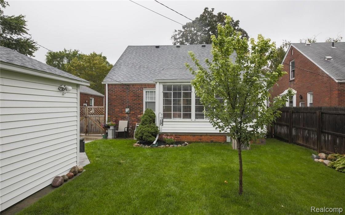 374 Kerby Road Grosse Pointe, MI 48236 - Photo 19 of 22 20-photo-web-1680x1050-319481.jpg