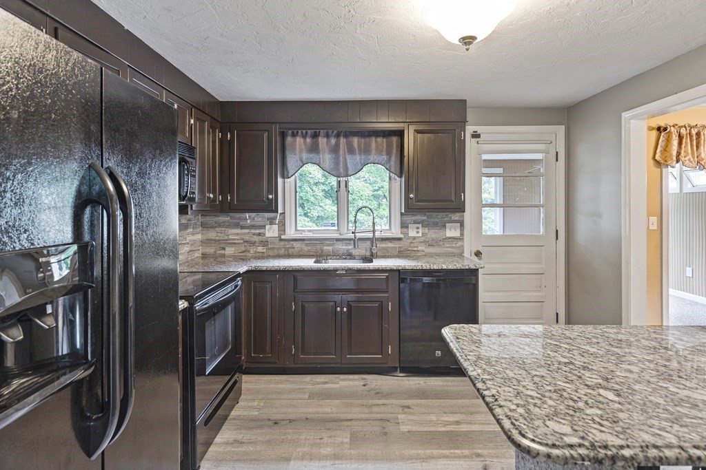 37 Bethany Road Framingham, MA 01702 - Photo 3 of 28 Gallery Image 3