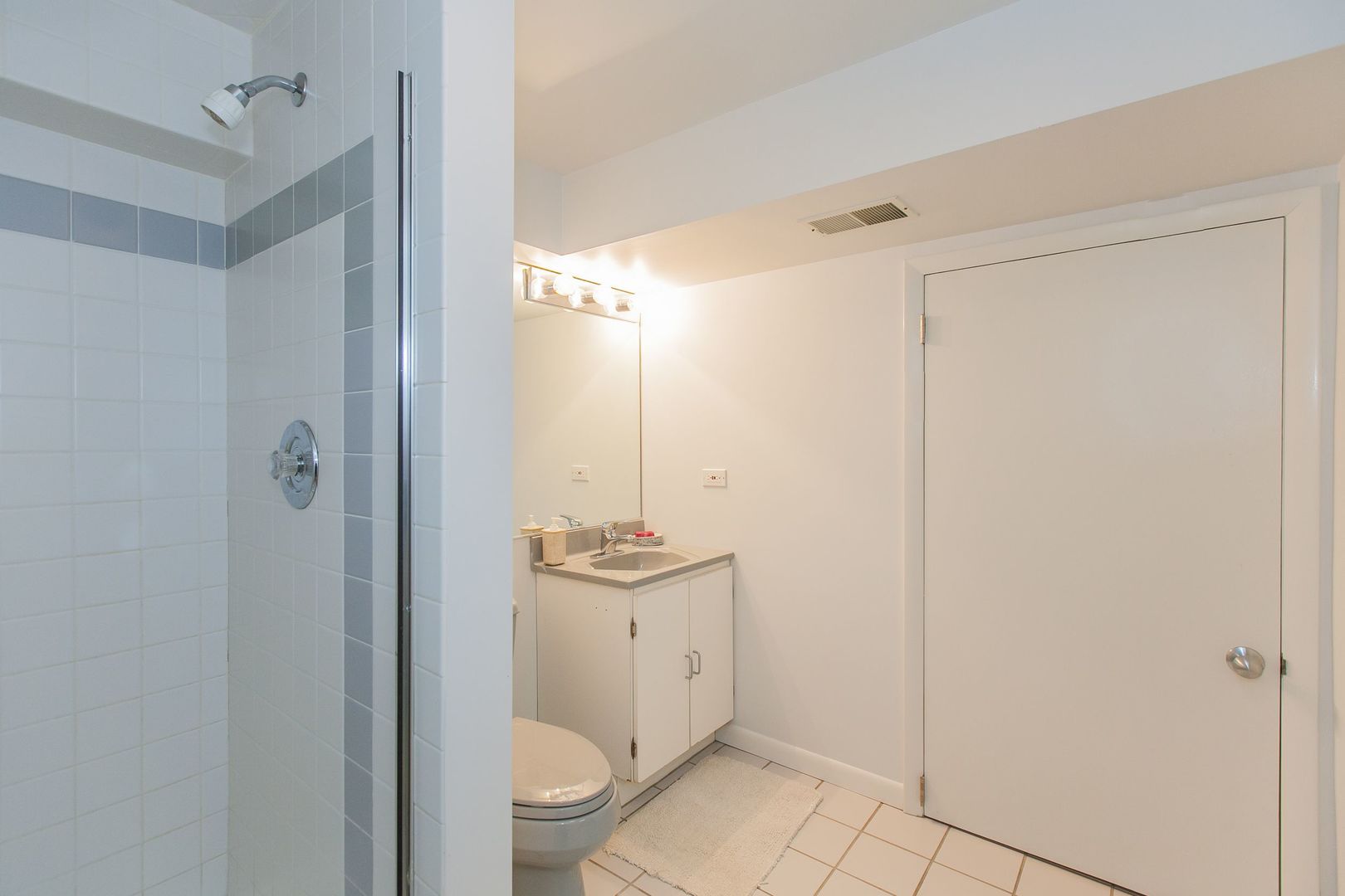 1958 McCraren Road Highland Park, IL 60035 - Photo 23 of 23 a bathroom with a toilet a sink and shower