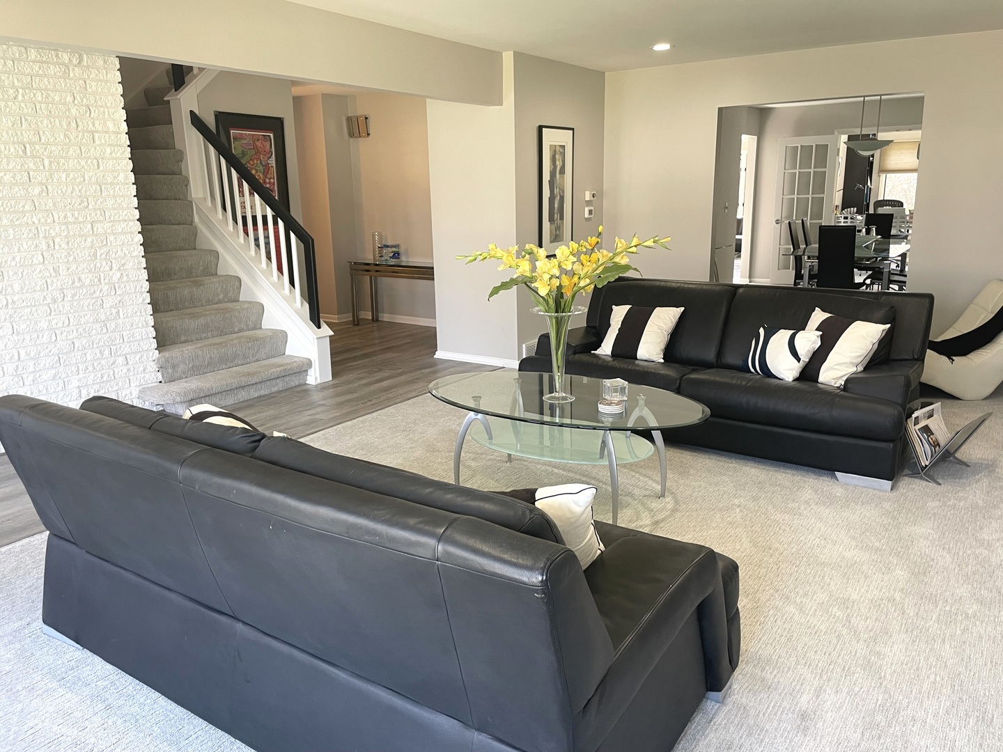 1958 McCraren Road Highland Park, IL 60035 - Photo 4 of 23 a living room with furniture and wooden floor
