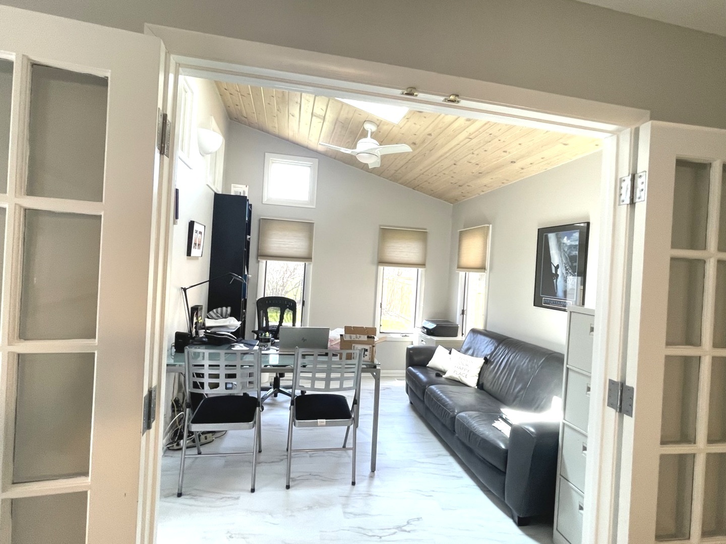 1958 McCraren Road Highland Park, IL 60035 - Photo 8 of 23 a view of a livingroom with furniture and window