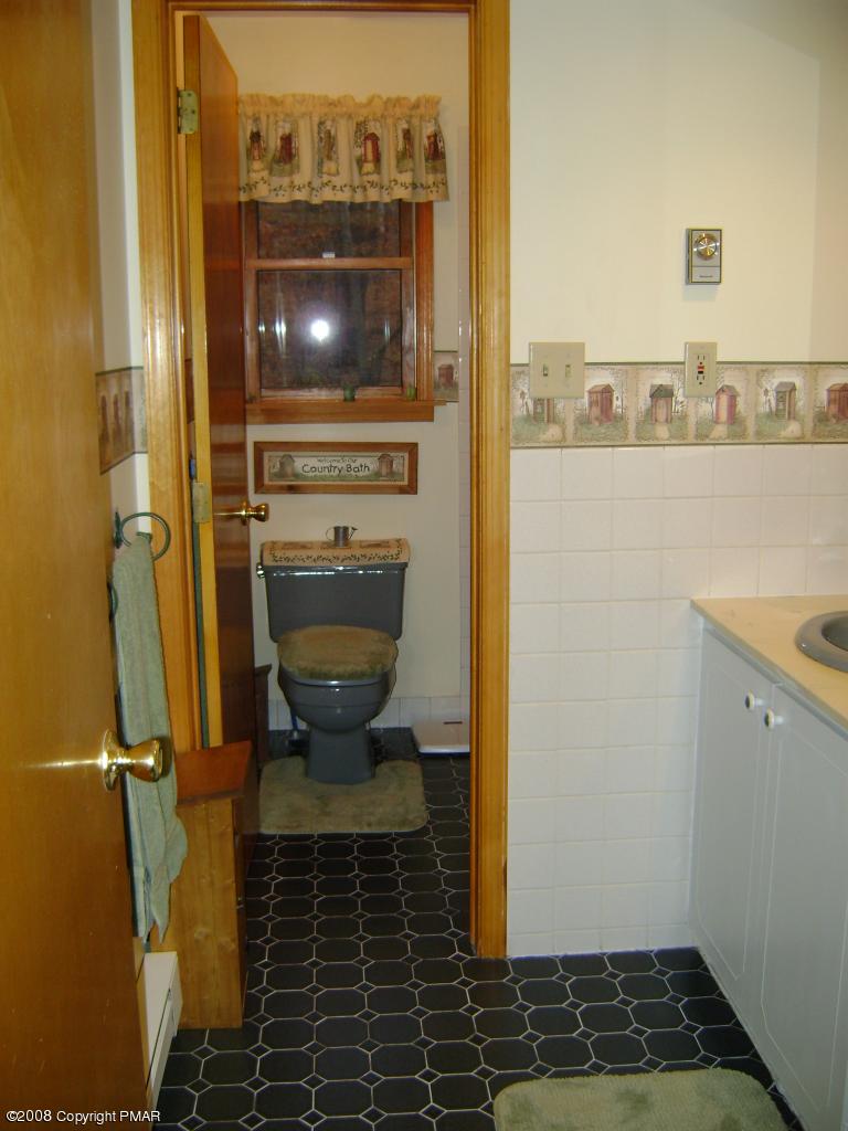 21 Riverside Heights Pocono Lake, PA 18347 - Photo 9 of 15 main bath