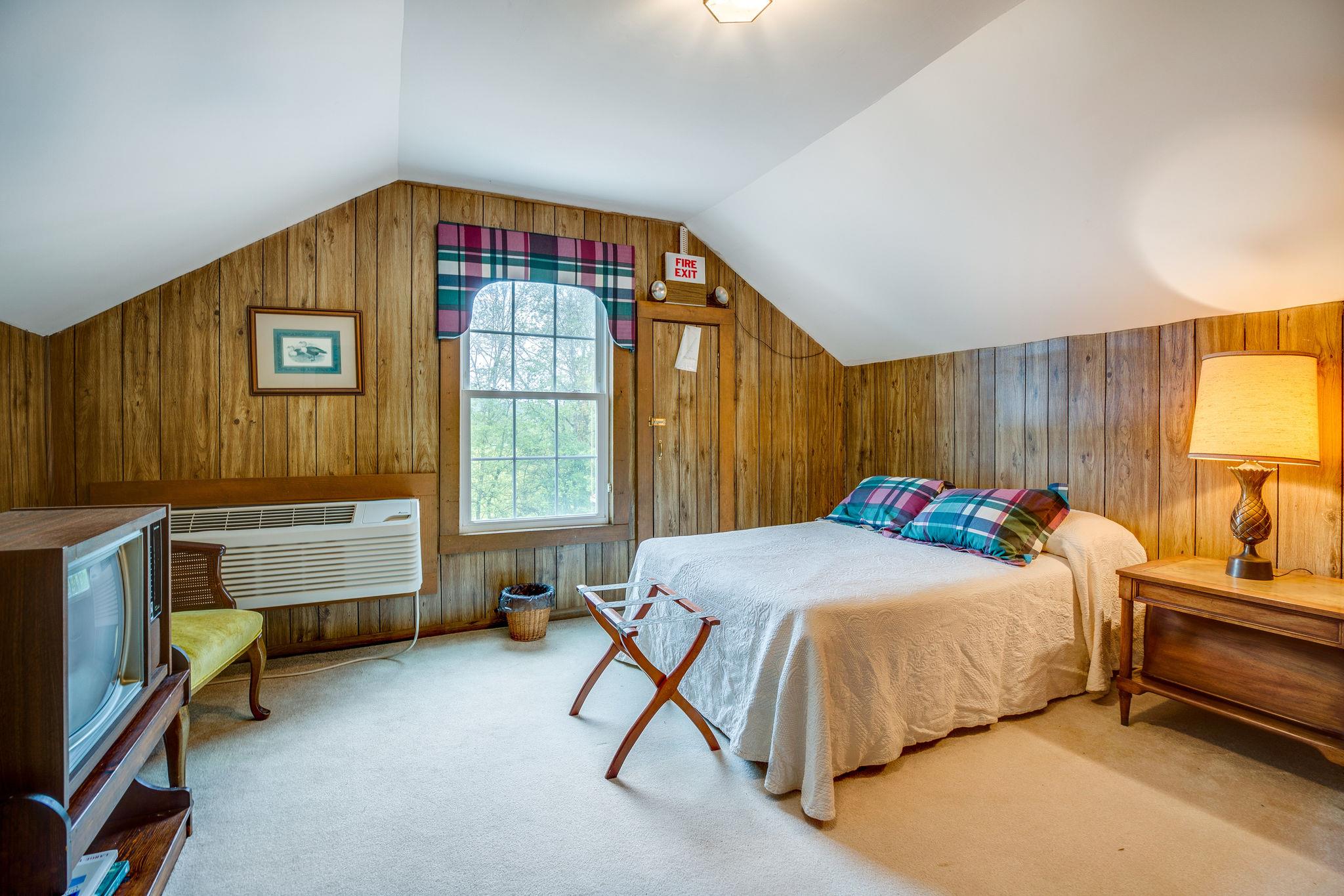 200 Cortner Mill Road Normandy, TN 37360 - Photo 29 of 30 a bed room with a bed and a window