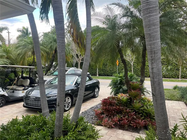 $3,275,000 | 204 Westwood Drive, Key Biscayne, FL 33149