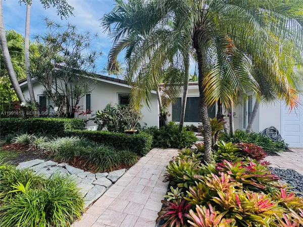 $3,275,000 | 204 Westwood Drive, Key Biscayne, FL 33149