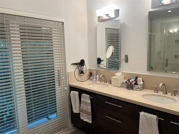 $3,275,000 | 204 Westwood Drive, Key Biscayne, FL 33149