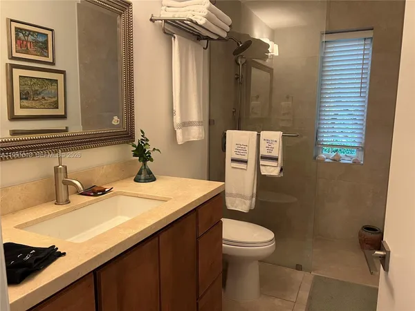 $3,275,000 | 204 Westwood Drive, Key Biscayne, FL 33149