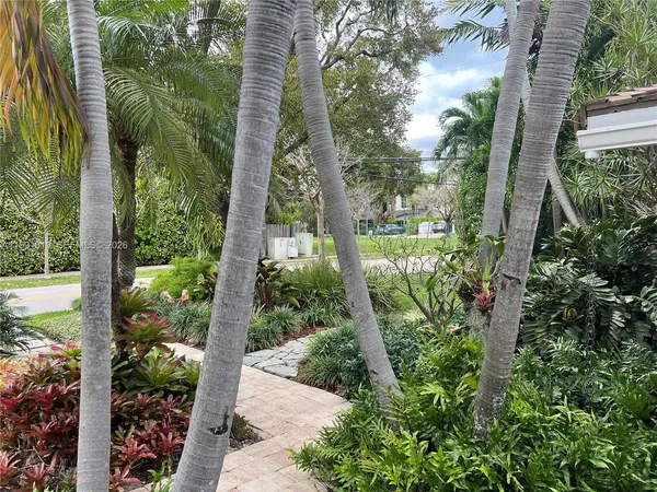 $3,275,000 | 204 Westwood Drive, Key Biscayne, FL 33149